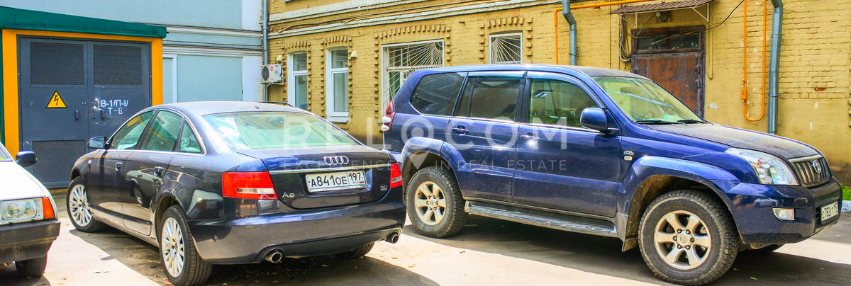 Административное здание Большой Овчинниковский 22с1