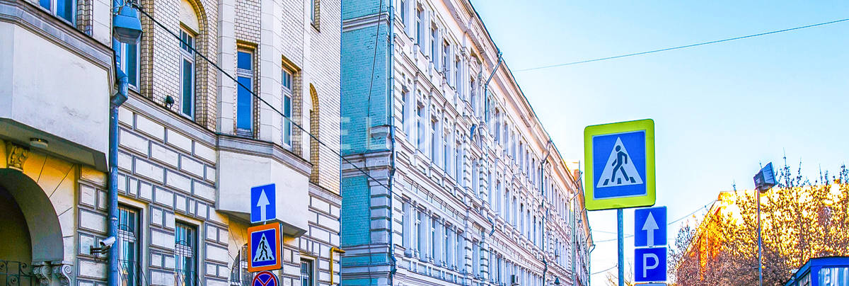 Административное здание Старомонетный пер. 12.